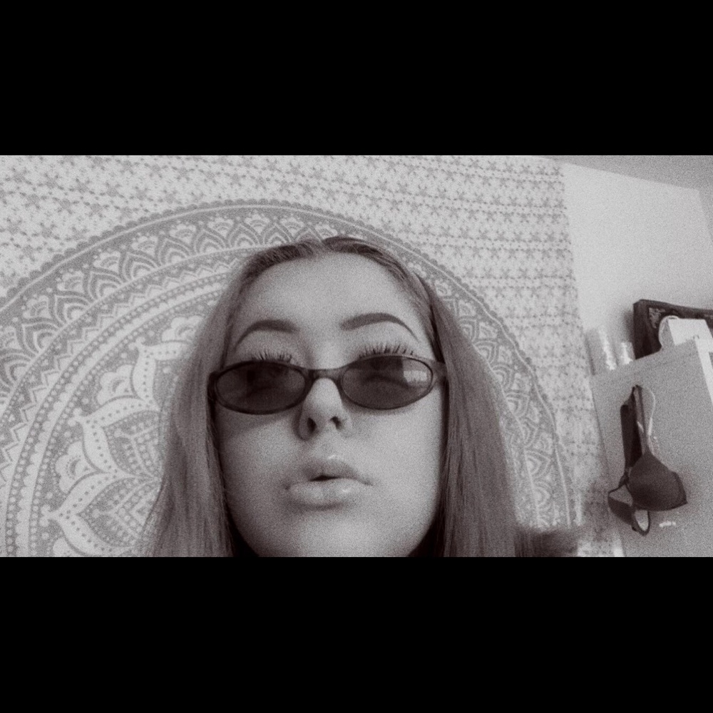Meet your Posher, Ella